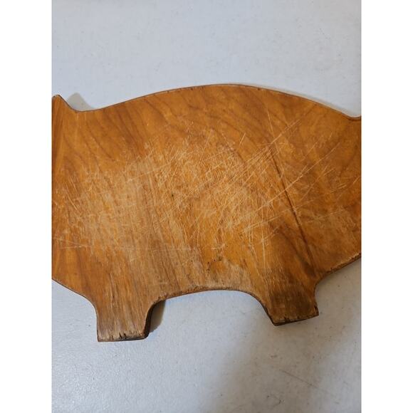Vintage Distressed Pig Shaped Wood Cutting Board - Picture 4 of 10
